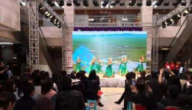 乌兰察布市举办爱心传递●文化旅游扶贫公益晚会