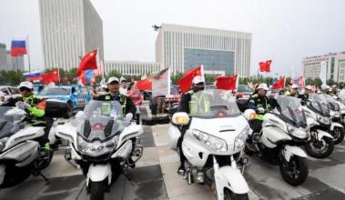 第十三届中蒙俄（国际）越野拉力赛开幕
