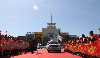 中俄边境满洲里—俄罗斯红石—额尔古纳旅游环线自驾游车队发车