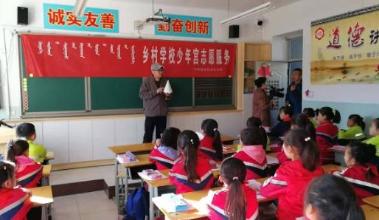 呼和浩特美术馆“书法绘画进校园”活动走进东二道河学校