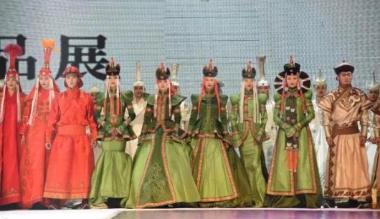 蒙古族华美礼服展演精彩惊艳青城