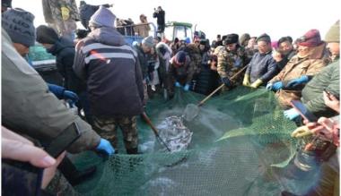 赤峰市克什克腾旗第十三届达里诺尔湖冬捕旅游节开幕