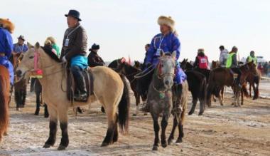 第七届内蒙古国际马术节暨“草原农夫杯·莫尼山赛马节”举办