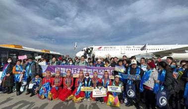 长三角地区“百万人互游”首发团抵呼