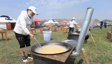 科右前旗：万亩草原千斤肉  百口大锅煮“旅游”