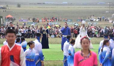 内蒙古第 33 届旅游那达慕在锡林浩特市隆重开幕