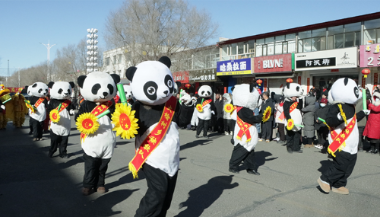 卓资县全民欢腾闹元宵 秧歌舞出新风采