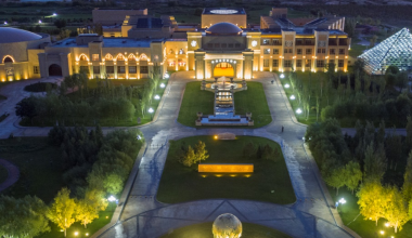 鄂尔多斯库布其七星湖开通了高铁