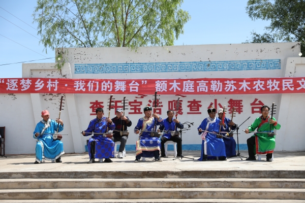 文艺演出精彩纷呈3(1).jpg